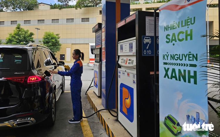 Vietnamese drivers cautious as E10 biofuel rolls out nationwide