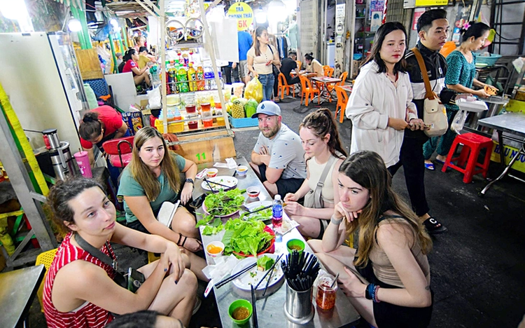 Breakfast @ Tuoi Tre News – August 4