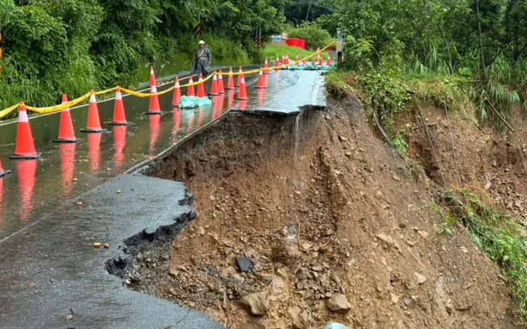 Southern Taiwan lashed by torrential rain, four dead, more than 5,900 evacuated