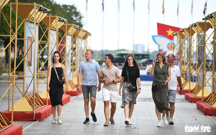 Vietnam plans visa waiver for foreigners eligible for special preference