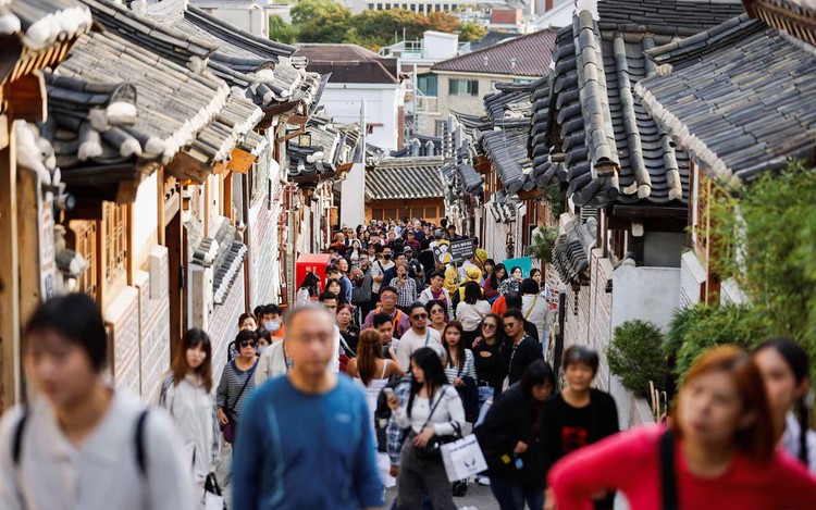 South Korea to offer visa-free entry to Chinese tourists from late September