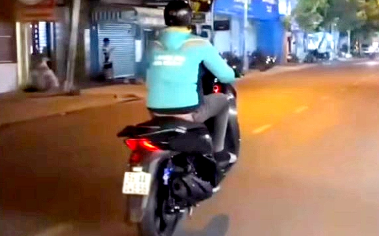 Man popping wheelie on scooter in Ho Chi Minh City has vehicle confiscated
