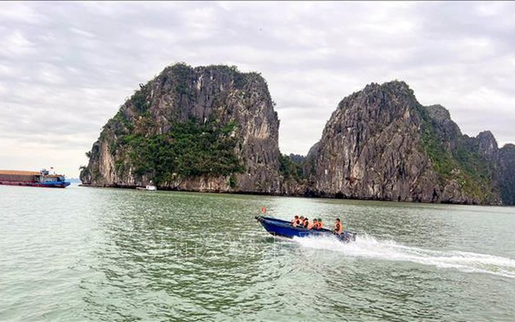 Vietnam province launches 24/7 vessel monitoring system in Ha Long Bay after deadly accident