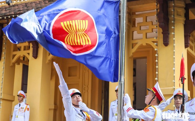 ASEAN flag-hoisting ceremonies mark 58th anniversary in Hanoi, Ho Chi Minh City