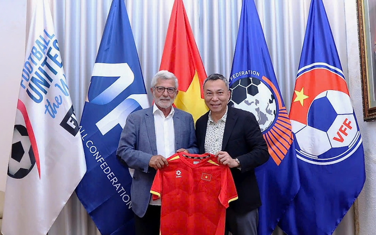 Henrique Calisto returns to strengthen Vietnam-Portugal football ties