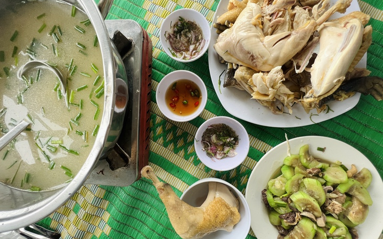 To pack or not to pack: Vietnamese netizens debate bringing food on trips