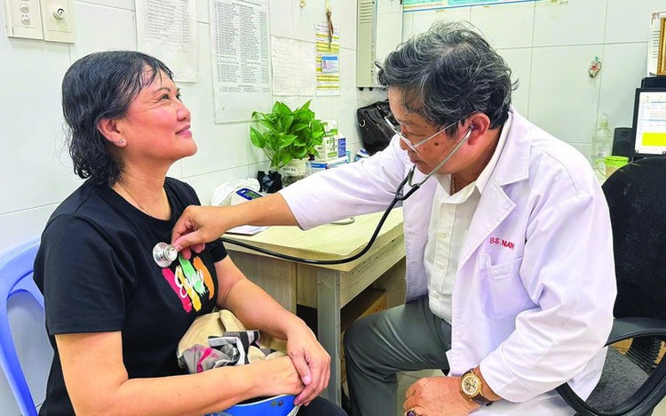 Vietnam to offer free annual health check-ups from 2026, waive hospital fees from 2030