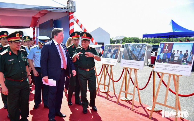 US hands over dioxin-cleaned land at Bien Hoa Airbase to Vietnam