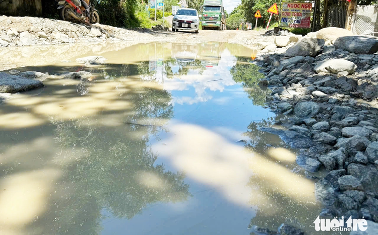 Da Nang national highway severely damaged