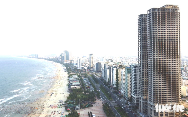 2 Da Nang beach hotels fined over $31,000 for environmental, food safety violations
