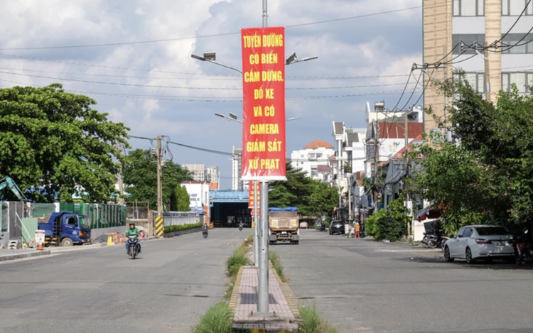 Ho Chi Minh City utilizes residential cameras to fine illegally parked vehicles