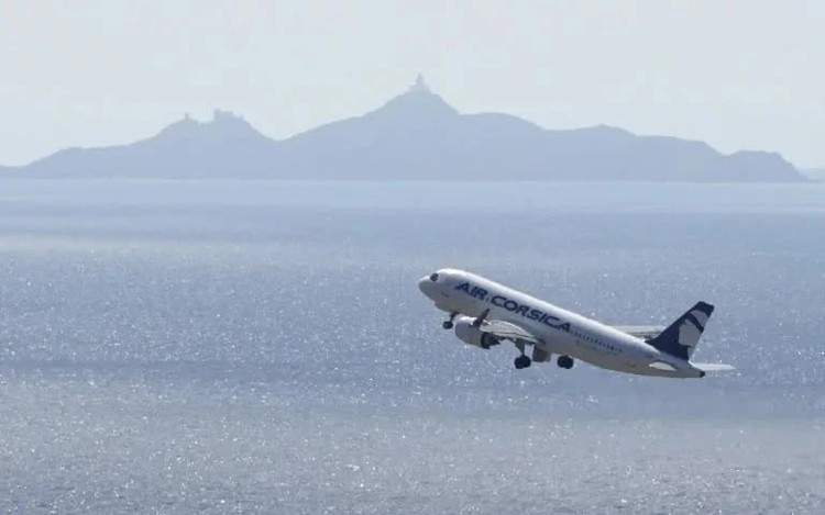 Air traffic controller's nap strands tourists to Corsica mid-air