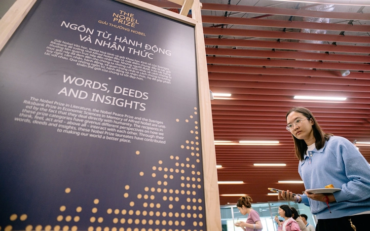 At Nobel Prize Exhibition and Dialogue in Ho Chi Minh City, experts discuss AI innovation scrutiny amid ethical oversight