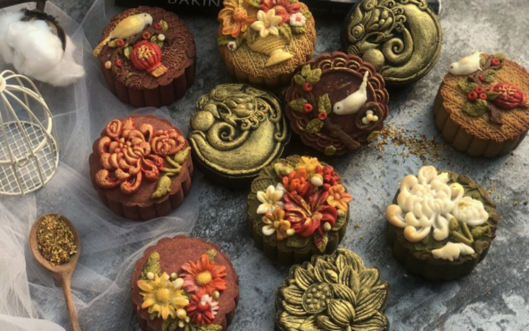 Modern mooncake trends send Vietnamese youth into frenzy