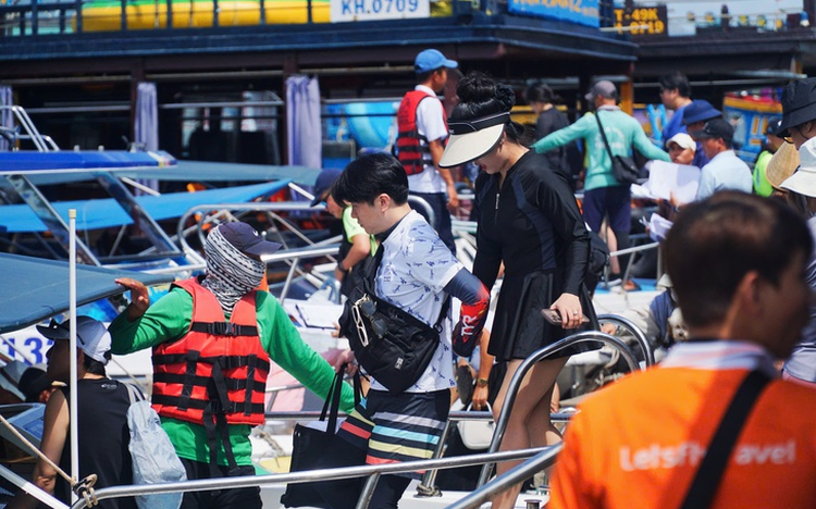 Entrance fees to Nha Trang Bay officially enforced starting September 25