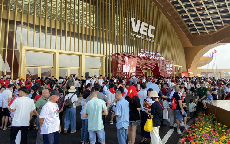 Hanoi national achievements exhibition extended to September 15