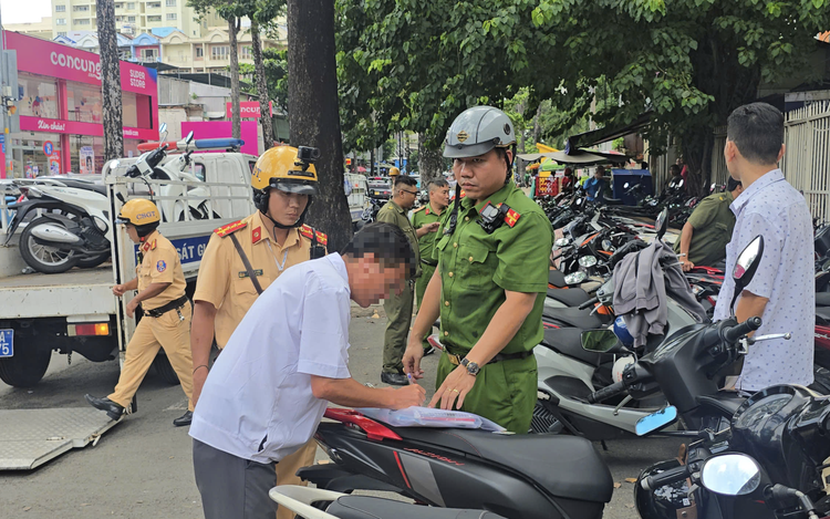 7 illegal parking lots shut down around major hospitals in Ho Chi Minh City