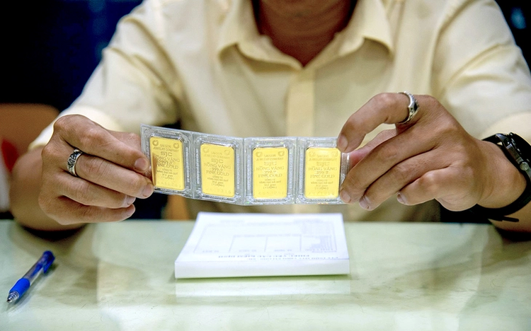 Vietnam gold prices hit all-time high despite global rate decline