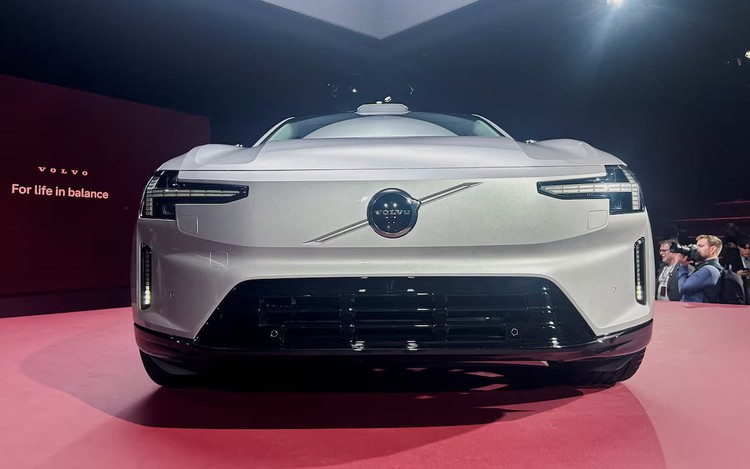 EU carmakers close in on emission goals, but Mercedes lags, says report