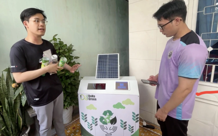In Vietnam, students build self-sorting trash bins to tackle waste
