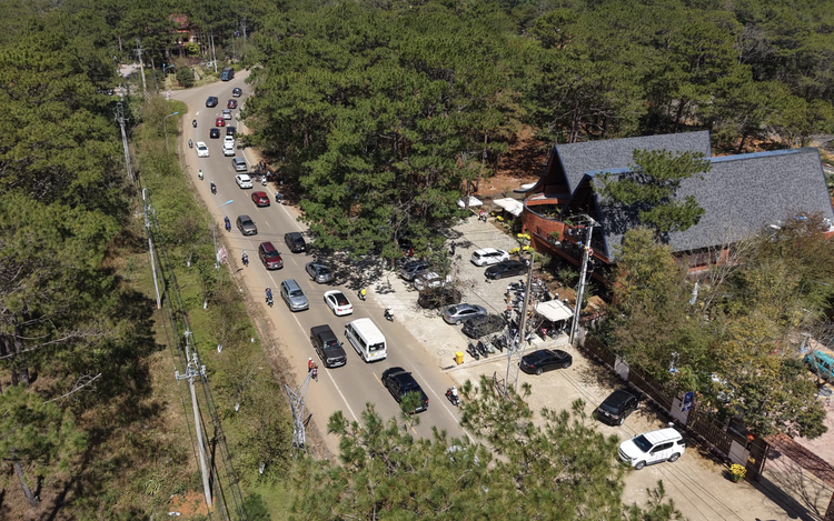 Magnitude-3.7 earthquake hits Mang Den in central Vietnam, no damage reported