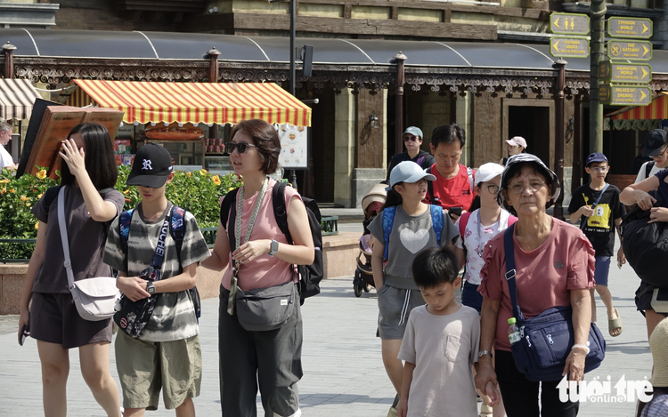 Int’l tourists gravitate to Vietnam’s Phu Quoc for day-to-night activities on New Year’s Day
