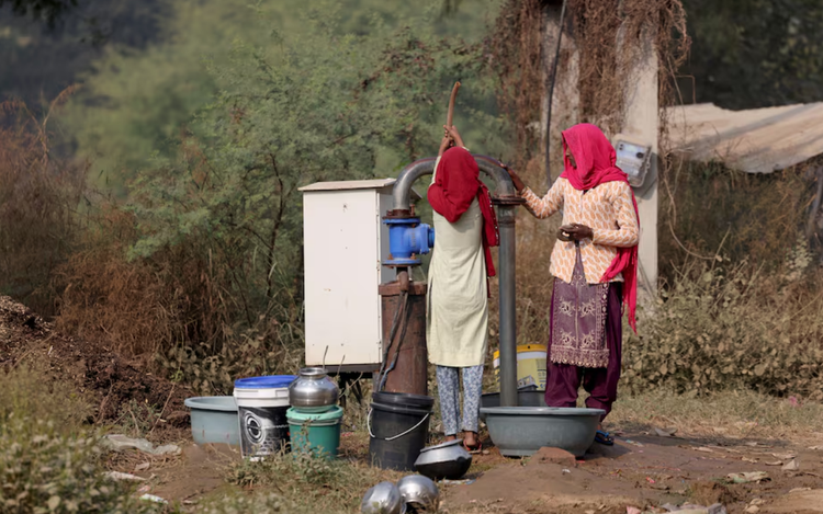 Contaminated water kills 9 and hospitalises 200 in India's Indore city