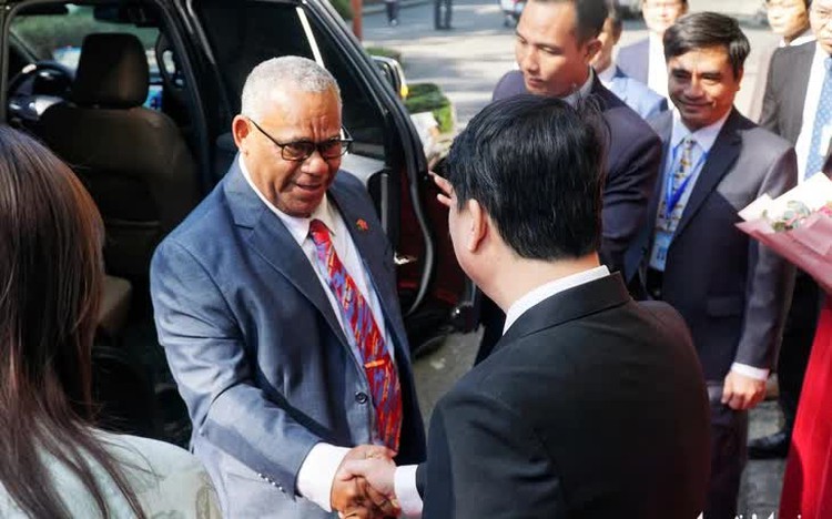 Vanuatu PM visits Vietnam’s Nha Trang University to boost education, training cooperation