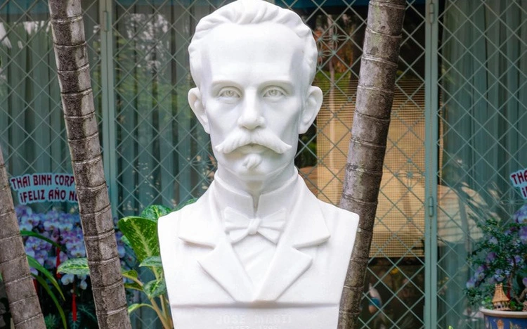 Cuba unveils statue of national hero José Martí in Ho Chi Minh City