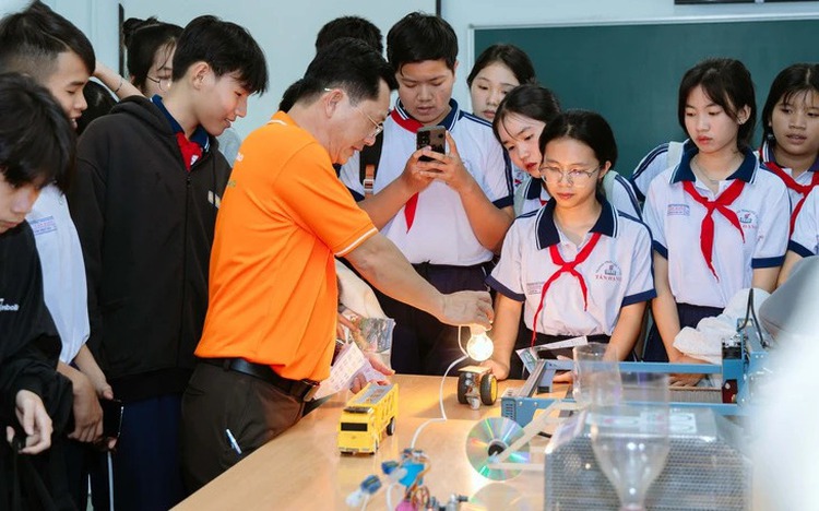Ho Chi Minh City targets 28% enrollment in science-technology fields by end-2026