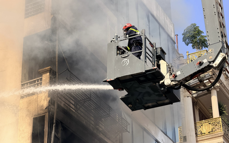 Fire at 7-story home injures man in Hanoi after desperate jump to escape flames
