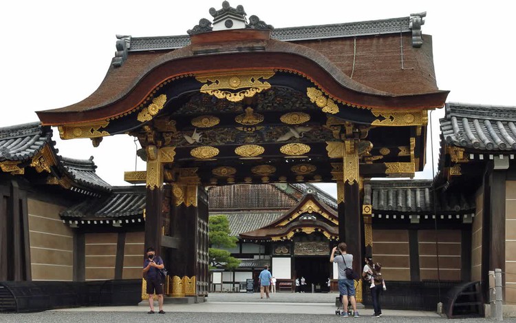 Kyoto eyeing dual pricing for world heritage castle