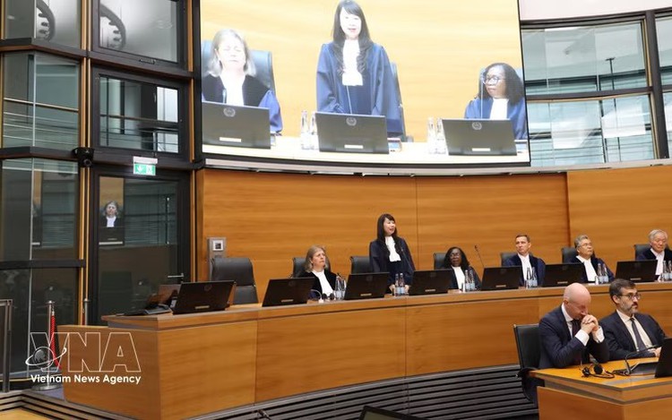 Vietnamese judge Nguyen Thi Lan Anh sworn in at ITLOS in Hamburg