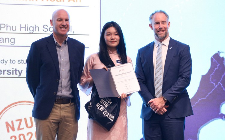 16 Vietnamese students win New Zealand government scholarships, with 2 securing record $36,500 each