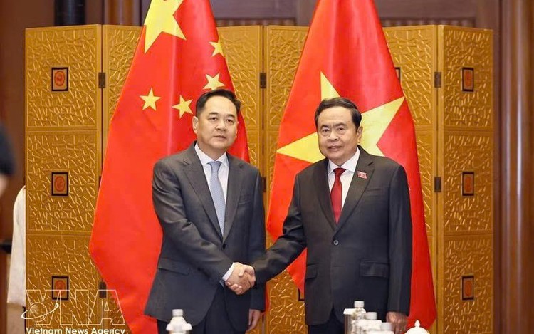 NA President meets with Chinese friendship figures in Beijing