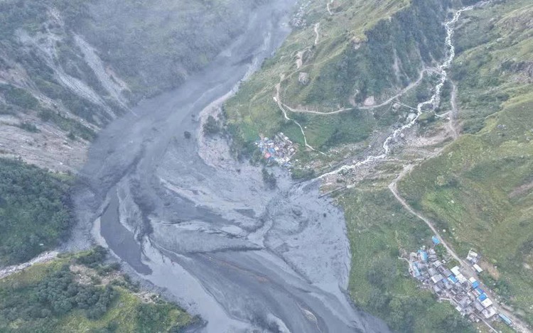 Nepal urges villagers to evacuate after flood triggered by landslide, 5 missing