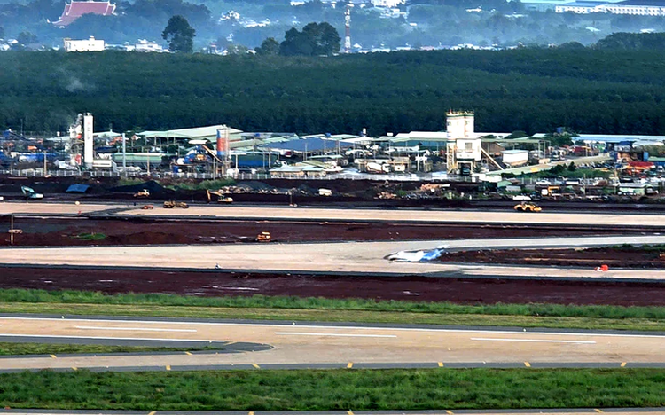 Long Thanh Airport in southern Vietnam completes flight inspections of navigation, lighting systems