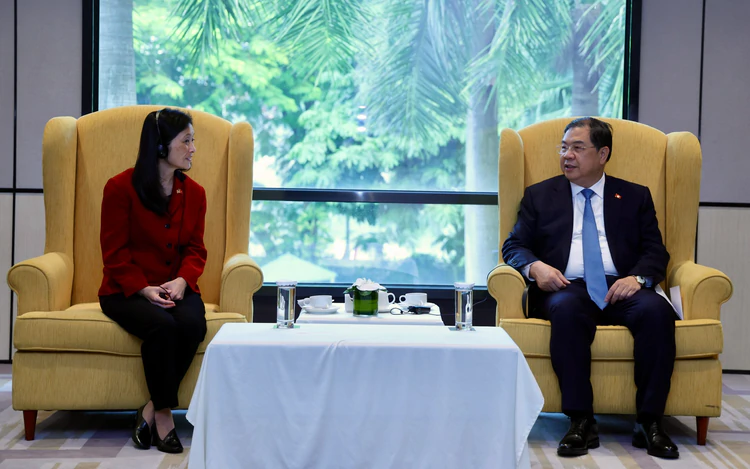 Apple, Intel, Meta seek to expand high-tech manufacturing in Vietnam