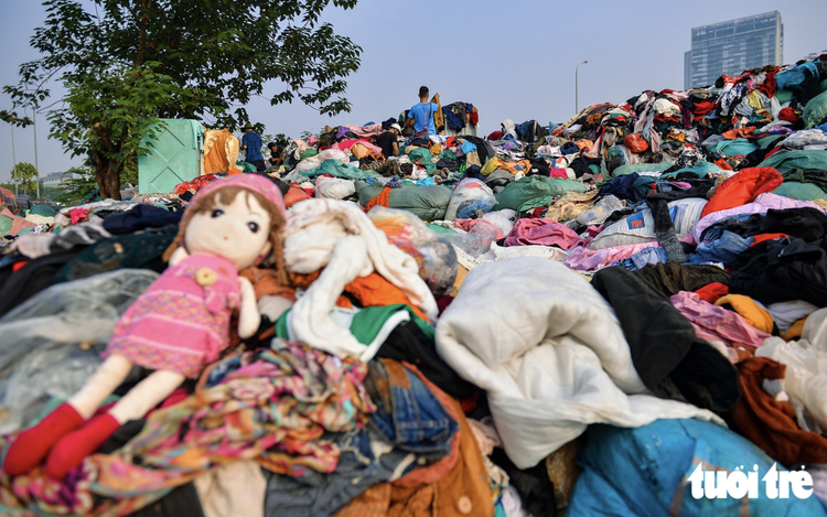 Used clothes collected for charity become 300-tonne treatment problem in Hanoi
