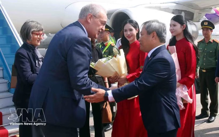 Swiss President Guy Parmelin arrives in Hanoi, beginning official visit to Vietnam