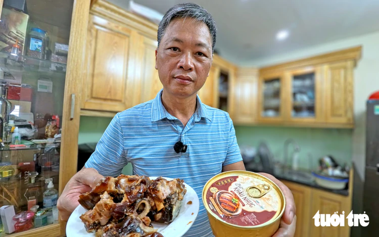 Vietnamese man orders mountainous braised pork online, gets pig knuckles shipped from Hanoi