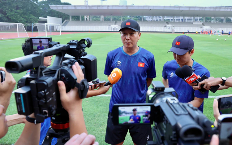 Coach Kim Sang Sik: Vietnam must beat Pakistan
