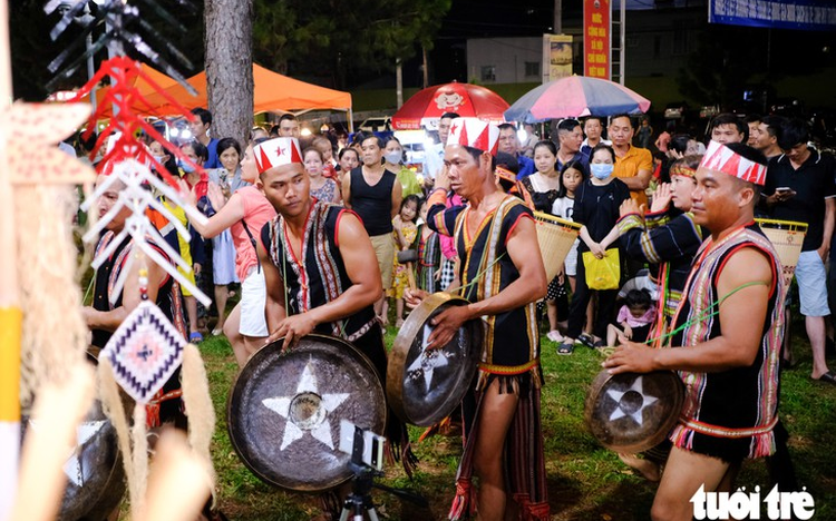 Breakfast @ Tuoi Tre News – October 3