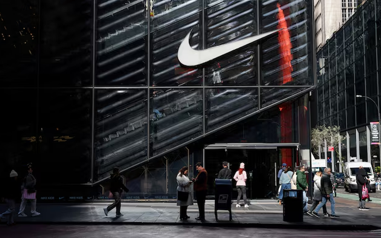 Nike plans more job cuts to boost sputtering turnaround, forecasts steep revenue drop