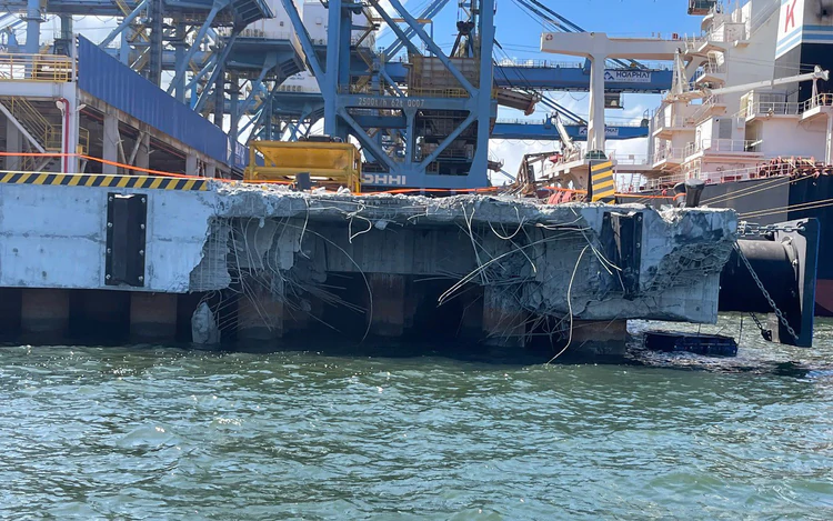 Marshall Islands-flagged ore carrier carrying over 170,000 tonnes hits Vietnamese port wharf