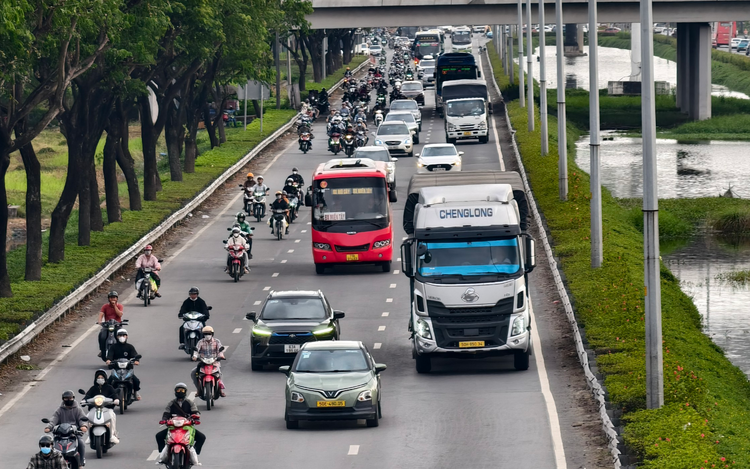 Vietnam’s EV boom: Why are foreign automakers still pushing hybrids?