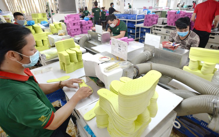 Which products are driving export growth, as Vietnam’s trade turnover pushes toward $1 trillion?