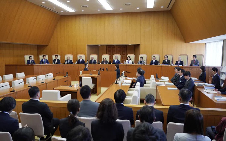 Japanese judge admits charges of online gambling