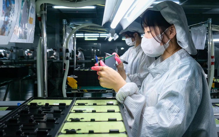 Vietnam's goods trade surpasses $1 trillion mark for first time, setting historic record