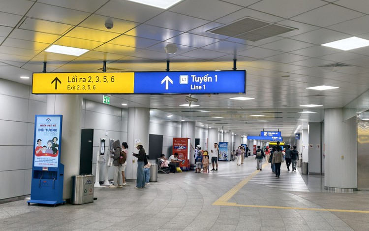 Numbered exits confuse some Ho Chi Minh City metro passengers at Ben Thanh Station
